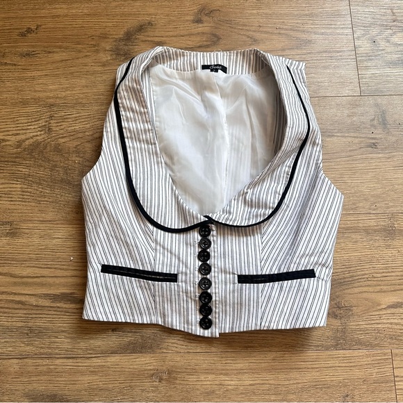 Tops - office siren vest 🤍